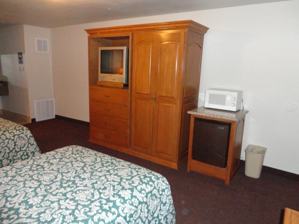 Garden Inn And Suites Silsbee Δωμάτιο φωτογραφία
